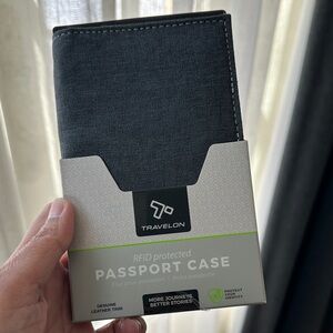 Travelon RFID passport case gray black NIB